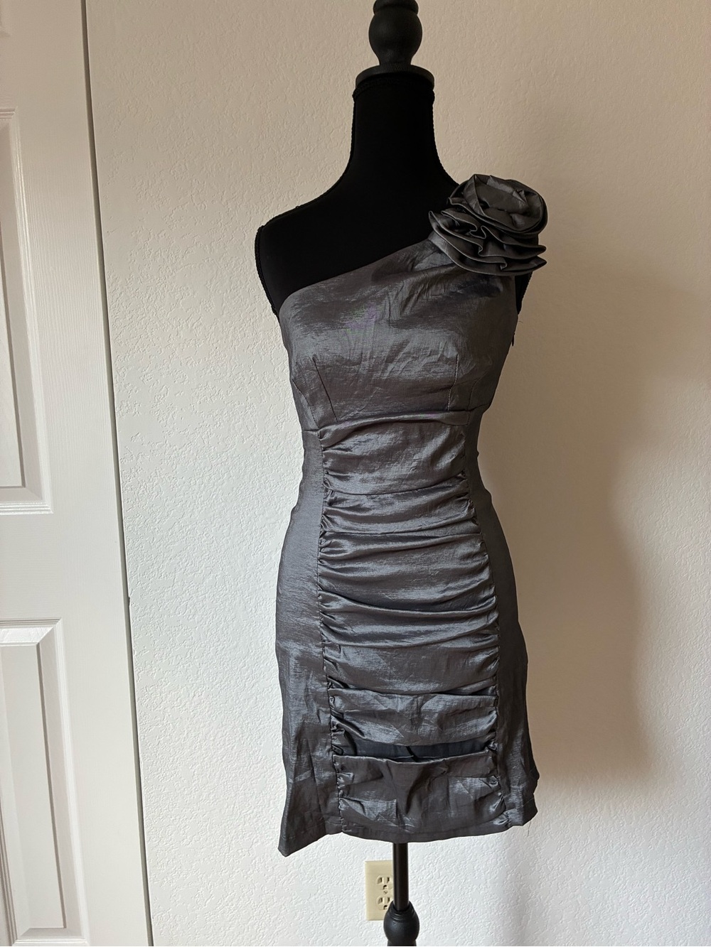 Trac One-Shoulder Gunmetal Gray Cocktail Dress with Rosette Formal Mini